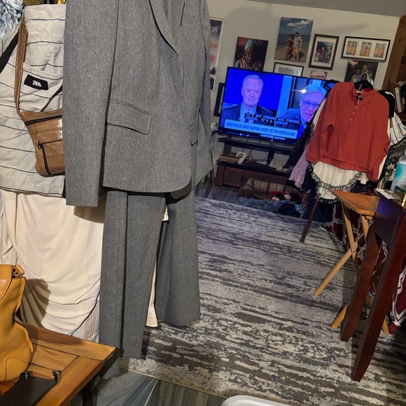 Le Suit Gray women’s Suit - Picture 7 of 7